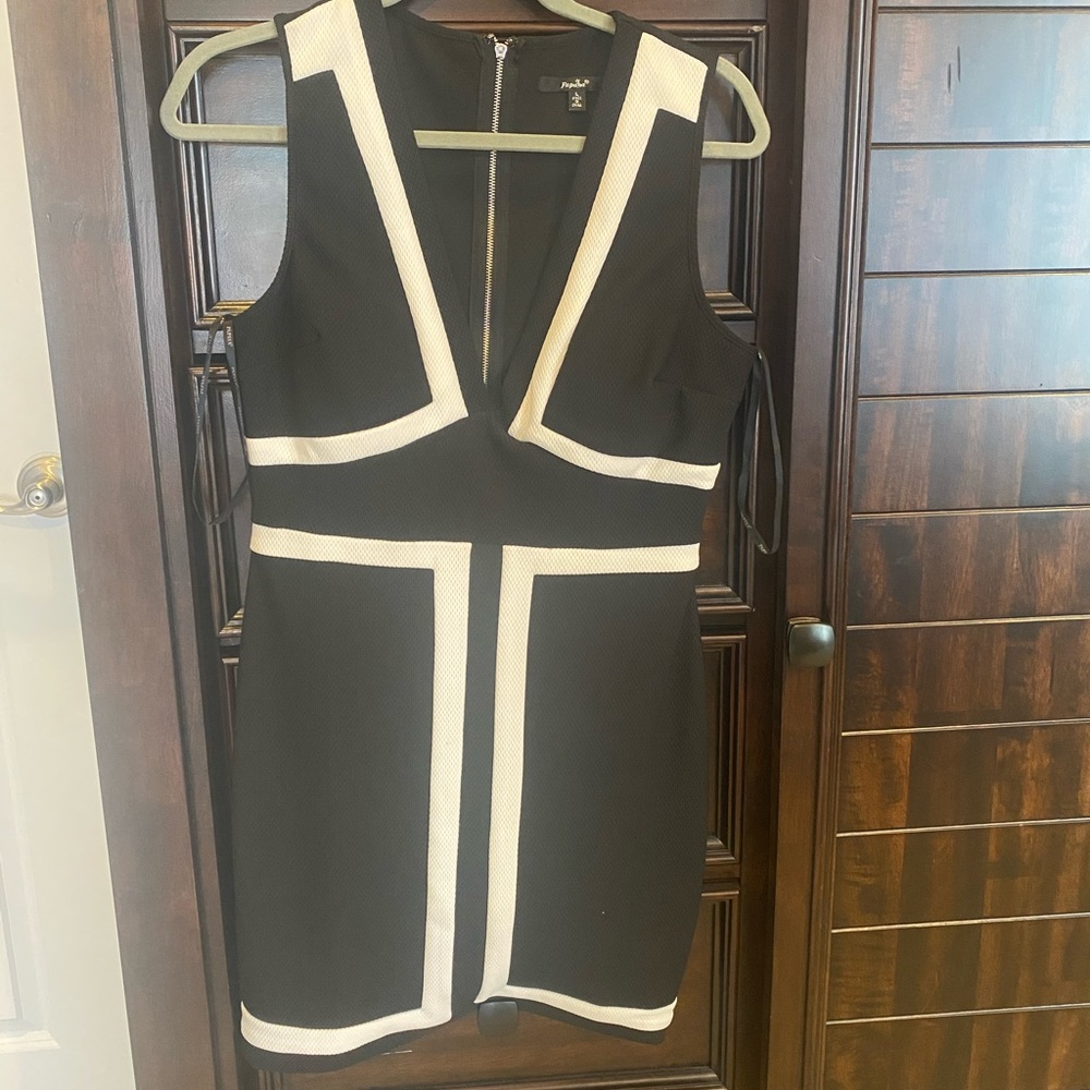 Black and White Sz L Dress